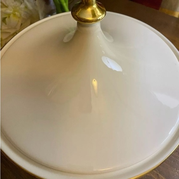 NWT Lenox Eternal 14” Round Covered Veg Bowl, Extremely RARE Discontinued $400 - Picture 3 of 8